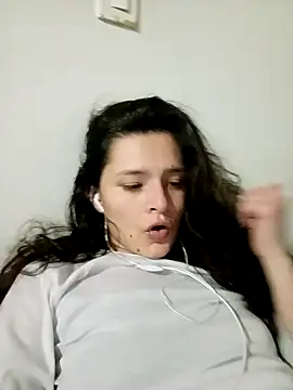 Snapshot of angela-30 chatting on 09.30.25 angela-30 online show from 09.30.25