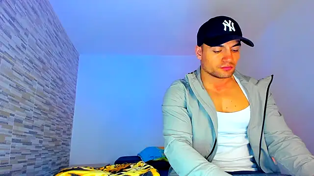 Snapshot of nicolas_herrera chatting on 02.24.25 nicolas herrera online show from 02.24.25