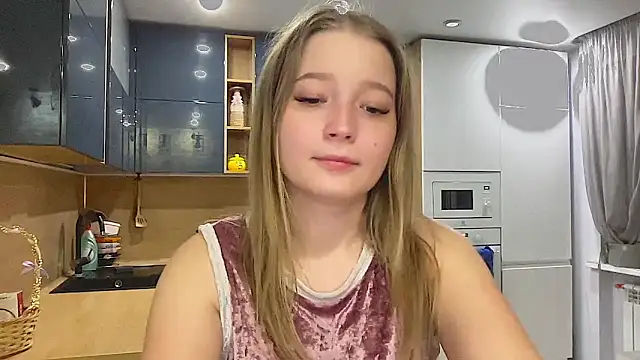 CharmingSarah online show from 11.05.25