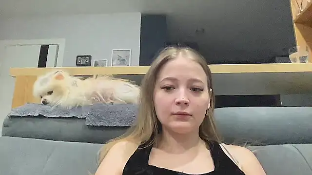 Snapshot of CharmingSarah chatting on 04.29.26 CharmingSarah online show from 04.29.26