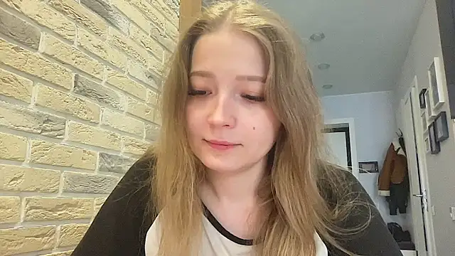Snapshot of CharmingSarah chatting on 05.06.26 CharmingSarah online show from 05.06.26