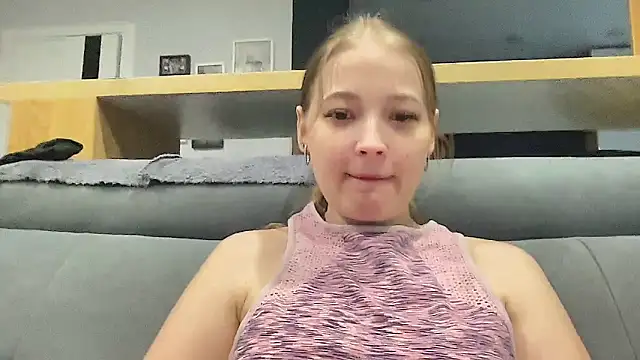 Snapshot of CharmingSarah chatting on 05.21.26 CharmingSarah online show from 05.21.26
