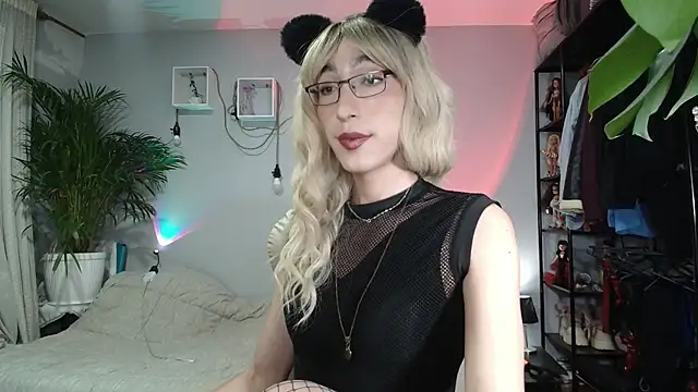 NicoleCortez online show from 10.04.25