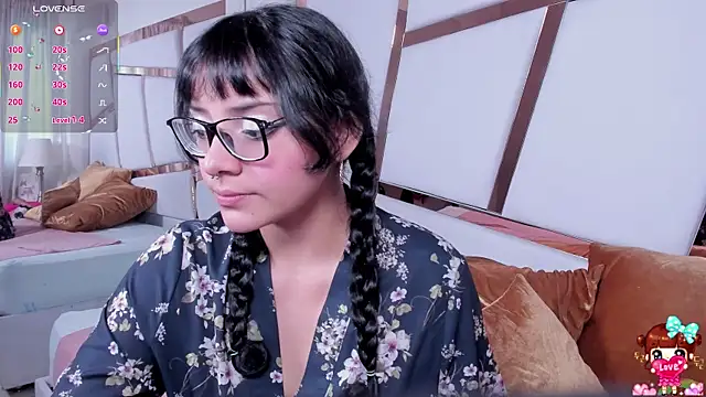 Snapshot of lucyycy chatting on 09.18.25 lucyycy online show from 09.18.25