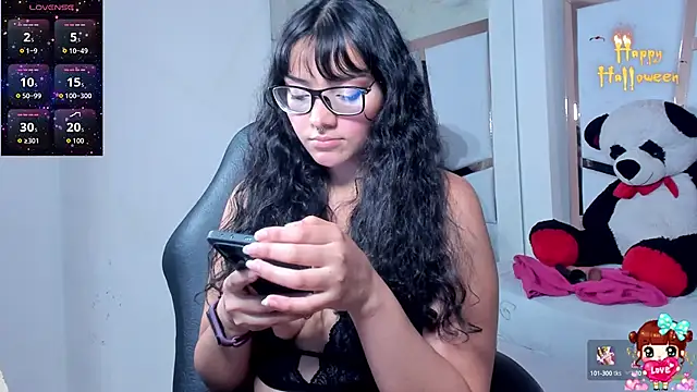 Snapshot of lucyycy chatting on 10.11.25 lucyycy online show from 10.11.25