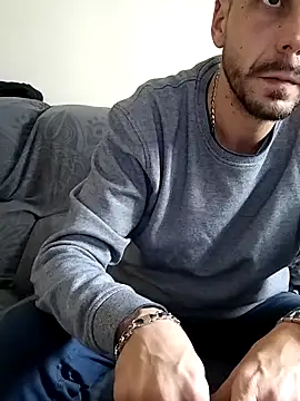 LoGaNfree88 online show from 02.18.25