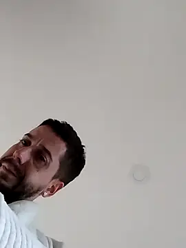 LoGaNfree88 online show from 03.10.25