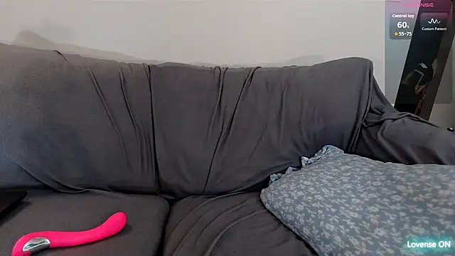 Snapshot of EmoDream1998 chatting on 10.12.25 EmoDream1998 online show from 10.12.25