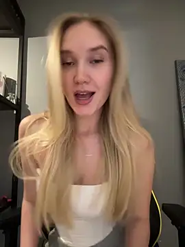 Snapshot of MariaTull chatting on 02.19.25 MariaTull online show from 02.19.25