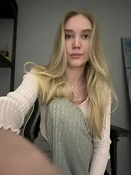 Snapshot of MariaTull chatting on 03.21.25 MariaTull online show from 03.21.25