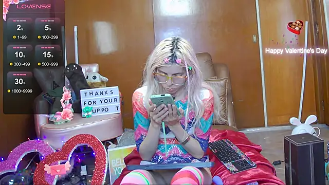 Skinygirl online show from 12.04.24