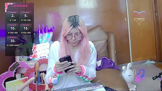 Skinygirl online show from 11.07.25