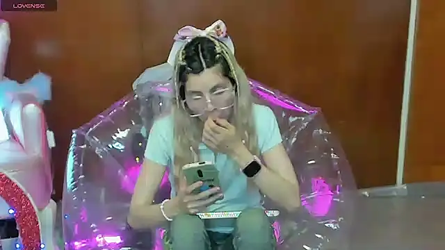 Skinygirl online show from 03.14.26