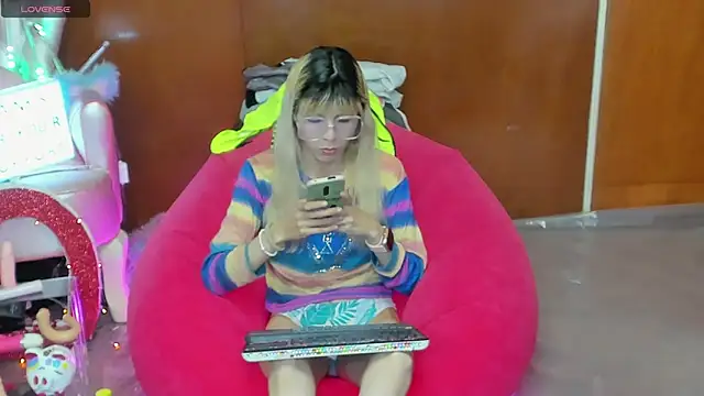 Skinygirl online show from 04.06.26