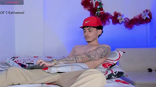 Snapshot of steve_latin chatting on 12.31.24 steve latin online show from 12.31.24