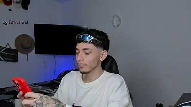 Snapshot of steve_latin chatting on 10.11.25 steve latin online show from 10.11.25