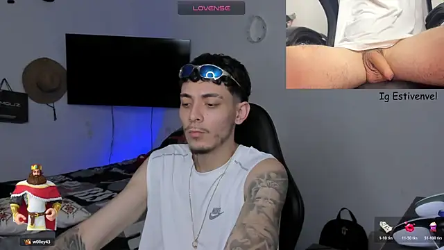 Snapshot of steve_latin chatting on 10.21.25 steve latin online show from 10.21.25