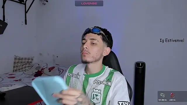 Snapshot of steve_latin chatting on 10.27.25 steve latin online show from 10.27.25