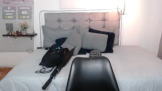 Snapshot of vaness_weet chatting on 12.02.24 vaness weet online show from 12.02.24