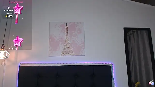 Snapshot of vaness_weet chatting on 12.21.24 vaness weet online show from 12.21.24