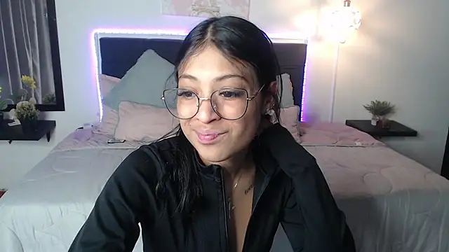 Snapshot of vaness_weet chatting on 12.25.24 vaness weet online show from 12.25.24