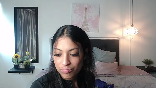 Snapshot of vaness_weet chatting on 12.26.24 vaness weet online show from 12.26.24