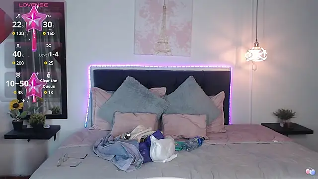 Snapshot of vaness_weet chatting on 12.27.24 vaness weet online show from 12.27.24