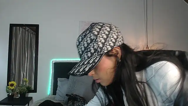 Snapshot of vaness_weet chatting on 01.04.25 vaness weet online show from 01.04.25