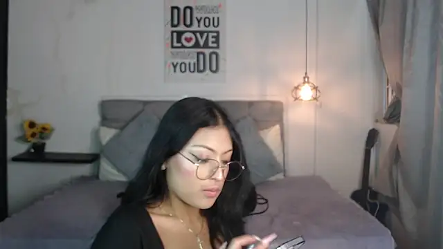 Snapshot of vaness_weet chatting on 01.07.25 vaness weet online show from 01.07.25