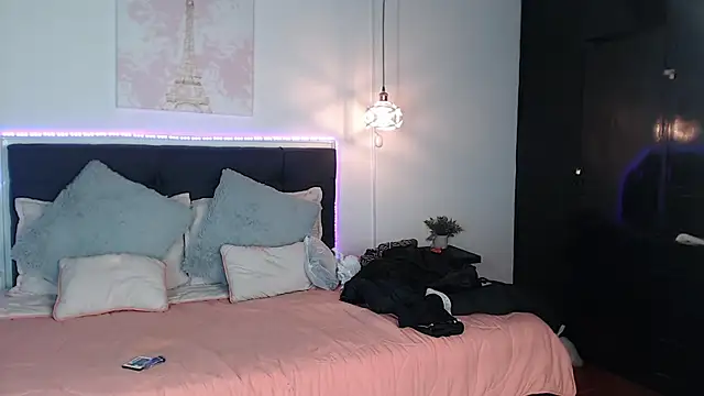 Snapshot of vaness_weet chatting on 01.10.25 vaness weet online show from 01.10.25