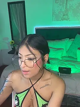 Snapshot of vaness_weet chatting on 01.12.25 vaness weet online show from 01.12.25