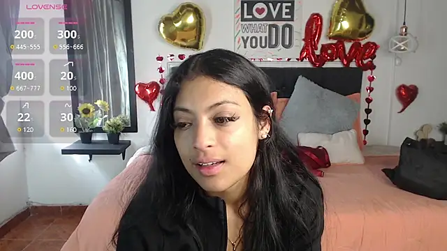 Snapshot of vaness_weet chatting on 02.04.25 vaness weet online show from 02.04.25