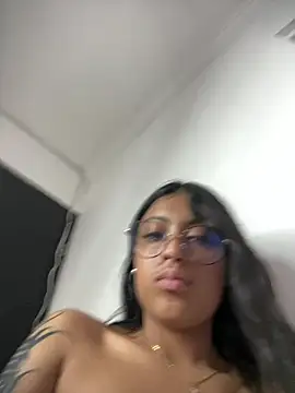 Snapshot of vaness_weet chatting on 02.08.25 vaness weet online show from 02.08.25