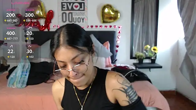 Snapshot of vaness_weet chatting on 02.18.25 vaness weet online show from 02.18.25
