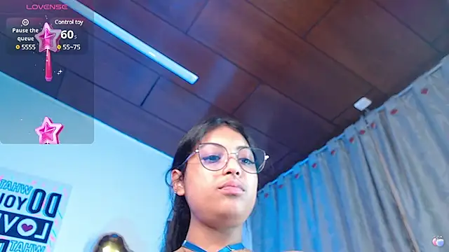 Snapshot of vaness_weet chatting on 02.18.25 vaness weet online show from 02.18.25