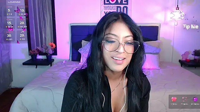 Snapshot of vaness_weet chatting on 03.06.25 vaness weet online show from 03.06.25