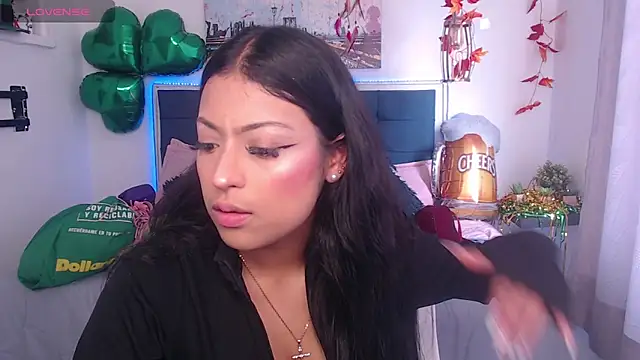 Snapshot of vaness_weet chatting on 03.17.25 vaness weet online show from 03.17.25