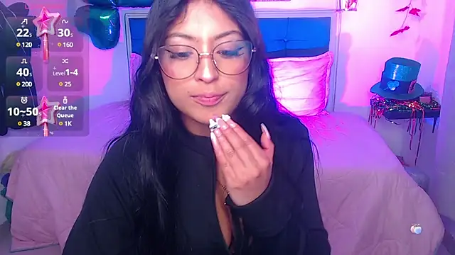 Snapshot of vaness_weet chatting on 03.17.25 vaness weet online show from 03.17.25