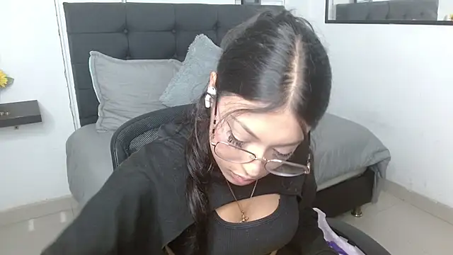 Snapshot of vaness_weet chatting on 09.14.25 vaness weet online show from 09.14.25
