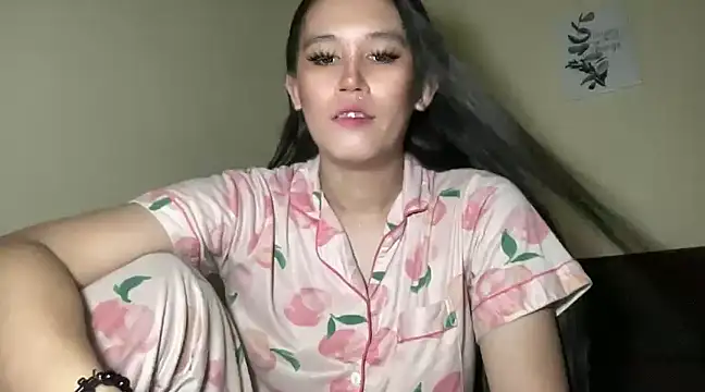Snapshot of MeganTheRarest chatting on 01.07.25 MeganTheRarest online show from 01.07.25