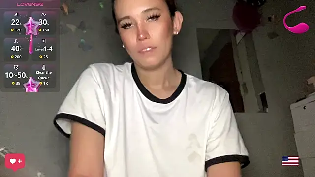 Snapshot of MeganTheRarest chatting on 07.14.26 MeganTheRarest online show from 07.14.26