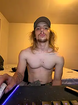 Snapshot of trippyski chatting on 10.31.25 trippyski online show from 10.31.25