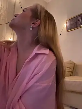 Lady  Maria online show from 10.15.25