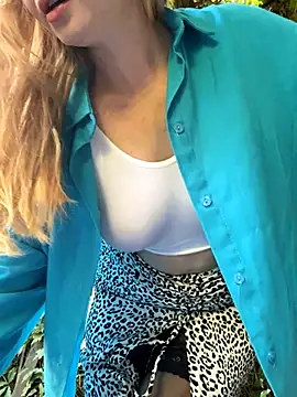 Lady  Maria online show from 10.18.25