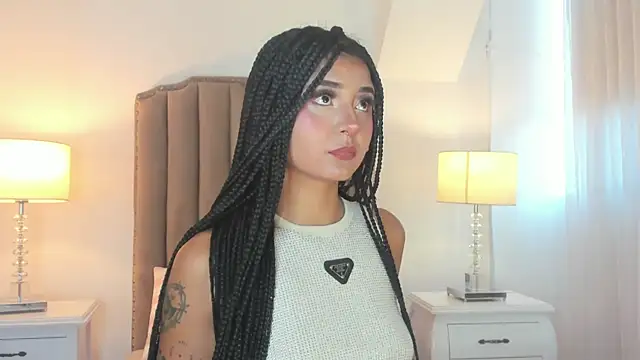 Emma Torres   online show from 03.31.26