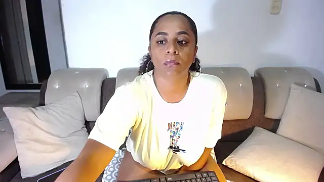 BellaKarla online show from 09.24.25