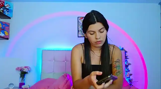 Snapshot of Layla_Rachel chatting on 02.14.25 Layla Rachel online show from 02.14.25