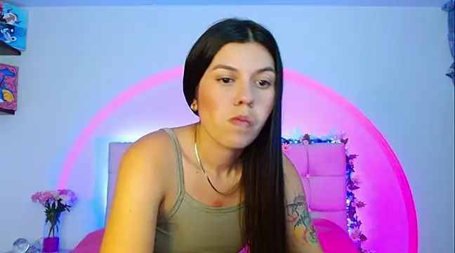 Snapshot of Layla_Rachel chatting on 02.17.25 Layla Rachel online show from 02.17.25