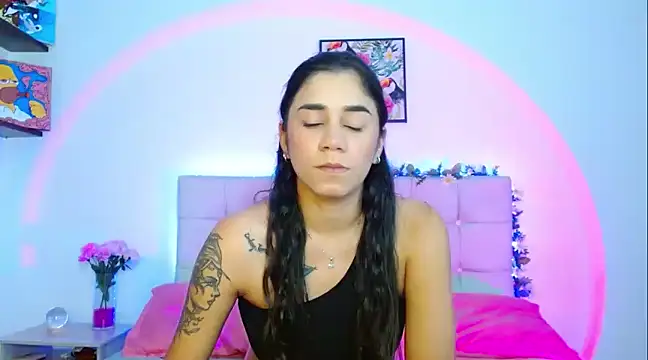 Snapshot of Layla_Rachel chatting on 02.27.25 Layla Rachel online show from 02.27.25