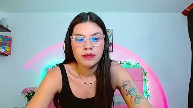 Snapshot of Layla_Rachel chatting on 09.11.25 Layla Rachel online show from 09.11.25